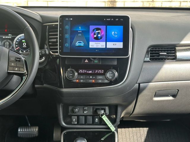 MITSUBISHI三菱 OUTLANDER  第11張相片