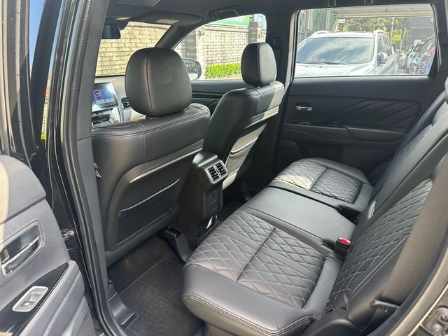 MITSUBISHI三菱 OUTLANDER  第17張相片