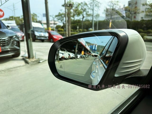 2021領牌 總代理 M-BENZ GLB180 1.4/挑戰市場最低價/家庭式休旅車/可全額貸款/可線上視訊賞車  第15張相片