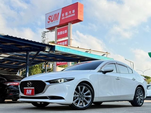23年式 Premium 免鑰匙摸門解鎖啟動 ACC跟車 盲點偵測 環景系統 Carplay 換檔撥片導航系統 分區溫控  第1張相片