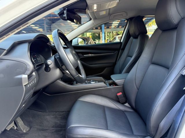 23年式 Premium 免鑰匙摸門解鎖啟動 ACC跟車 盲點偵測 環景系統 Carplay 換檔撥片導航系統 分區溫控  第6張相片