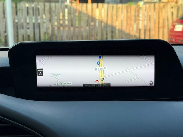 23年式 Premium 免鑰匙摸門解鎖啟動 ACC跟車 盲點偵測 環景系統 Carplay 換檔撥片導航系統 分區溫控  第16張相片