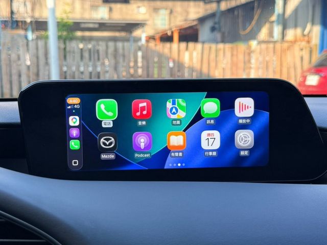 23年式 Premium 免鑰匙摸門解鎖啟動 ACC跟車 盲點偵測 環景系統 Carplay 換檔撥片導航系統 分區溫控  第18張相片