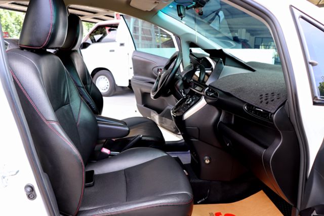 【預約來店賞車享更多優惠】★稀有尊爵版★七人座經典車款★小改款後★HID頭燈★電動座椅★可全貸  第16張相片