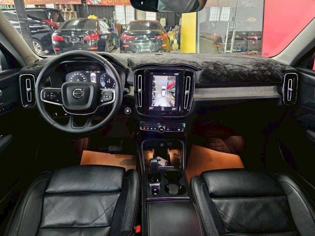 2023 VOLVO XC40 PLUS T2 IKEY 摸門 ACC AEB 車道偏離警示  車道變換輔助 車道維持輔  第6張相片