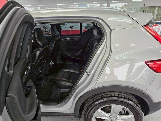 2023 VOLVO XC40 PLUS T2 IKEY 摸門 ACC AEB 車道偏離警示  車道變換輔助 車道維持輔  第8張相片