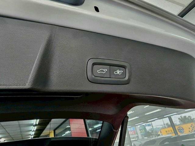 2023 VOLVO XC40 PLUS T2 IKEY 摸門 ACC AEB 車道偏離警示  車道變換輔助 車道維持輔  第11張相片