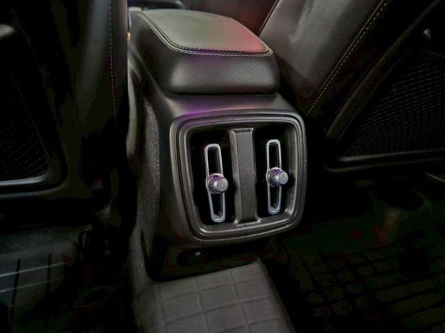 2023 VOLVO XC40 PLUS T2 IKEY 摸門 ACC AEB 車道偏離警示  車道變換輔助 車道維持輔  第15張相片