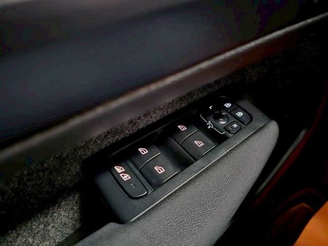 2023 VOLVO XC40 PLUS T2 IKEY 摸門 ACC AEB 車道偏離警示  車道變換輔助 車道維持輔  第18張相片