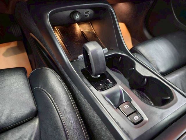 2023 VOLVO XC40 PLUS T2 IKEY 摸門 ACC AEB 車道偏離警示  車道變換輔助 車道維持輔  第19張相片
