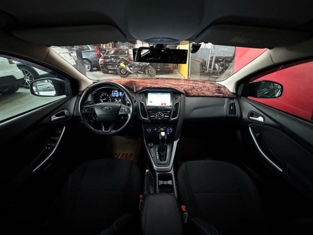 2017年 FOCUS 1.5 僅跑1萬公里 180P 里程保證 電折 定速 原廠影音 抬頭顯示器  第10張相片