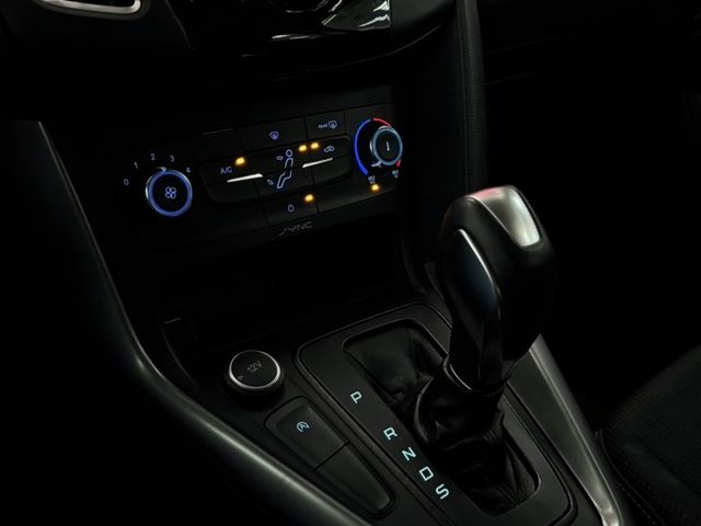 2017年 FOCUS 1.5 僅跑1萬公里 180P 里程保證 電折 定速 原廠影音 抬頭顯示器  第13張相片