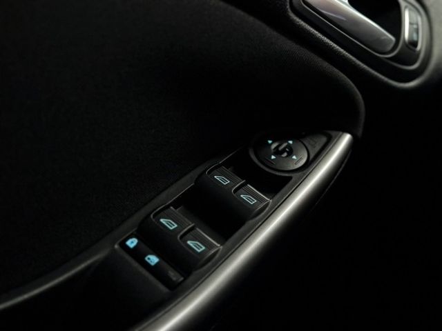 2017年 FOCUS 1.5 僅跑1萬公里 180P 里程保證 電折 定速 原廠影音 抬頭顯示器  第14張相片
