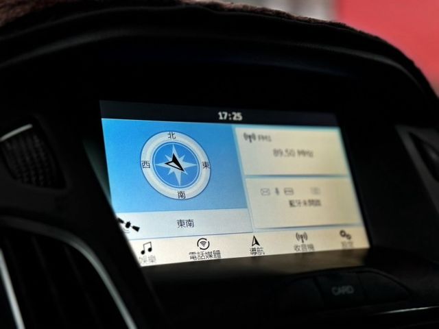 2017年 FOCUS 1.5 僅跑1萬公里 180P 里程保證 電折 定速 原廠影音 抬頭顯示器  第19張相片