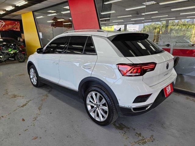 2021 VW T-ROC IKEY 摸門 電尾門 恆溫 盲點 ACC AEB 自動停車 車道維持 車道變換  第2張相片