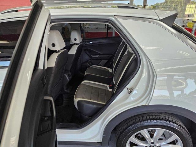 2021 VW T-ROC IKEY 摸門 電尾門 恆溫 盲點 ACC AEB 自動停車 車道維持 車道變換  第8張相片