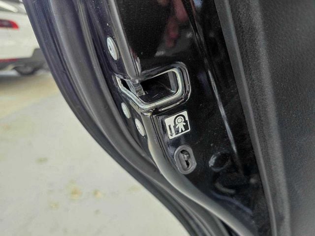 2015 TOYOTA YARIS 螢幕 倒車影像 藍芽音響 行車紀錄器 適合年輕人的第一台車  第12張相片