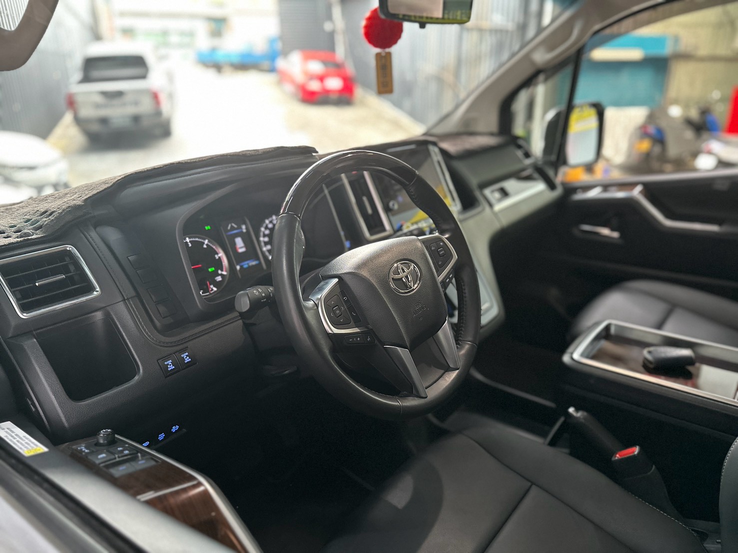 2024 Toyota Granvia 6人座旗艦  第3張相片
