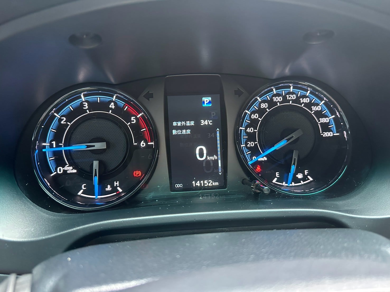 2024 Toyota Hilux 海力士 2.8柴油  第3張相片