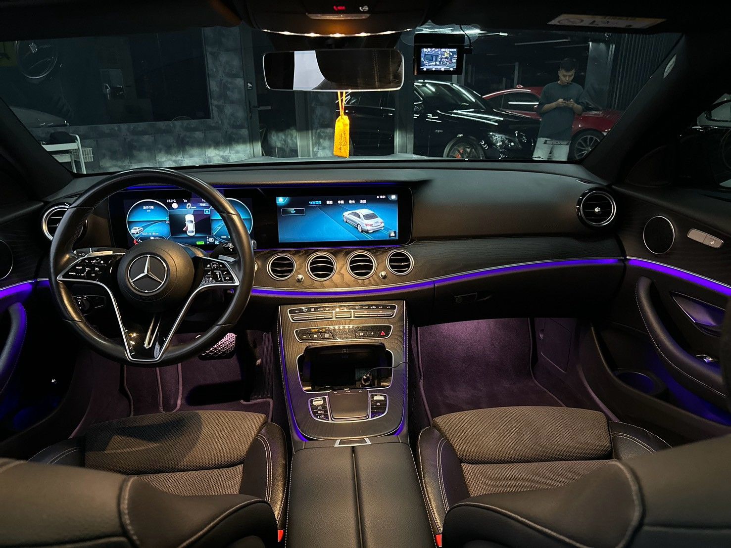 2020 benz W213.5 E200 夜色套件  第2張相片