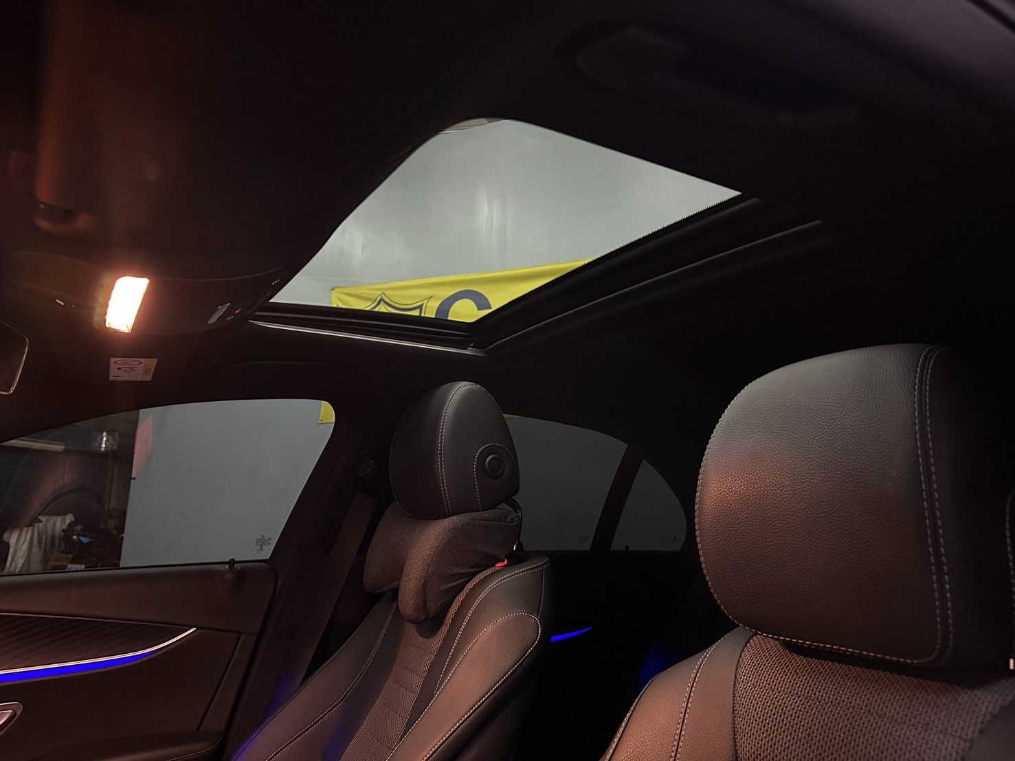 2020 benz W213.5 E200 夜色套件  第5張相片