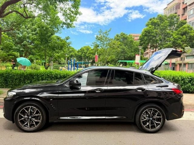 BMW/ 寶馬  X4 SERIES  X4 xDrive20i  第6張相片