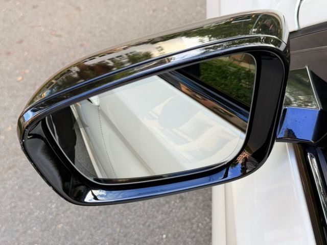 BMW/ 寶馬  5 SERIES  520i  第2張相片