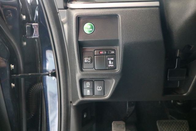 破盤優惠價，原廠保養認證車，電動滑門、電動椅，超大空間七人座！內裝極優低磨損！  第8張相片