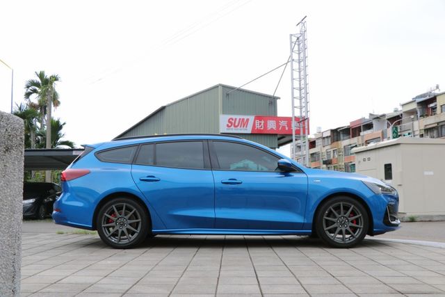 只跑六萬，全車原鈑件！新價格!絕版Wagon！Ｖ版大滿配，一手家庭用車，無改裝無惡操  第10張相片