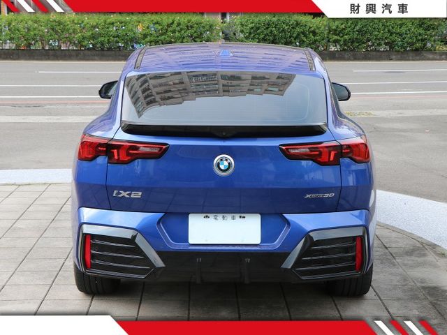 純電跑旅新選擇，老闆娘自用車，里程少，車況絕佳！流線外觀豪華跨界跑旅，手機數位鑰匙2.0，電動座椅全景天窗～!!  第3張相片