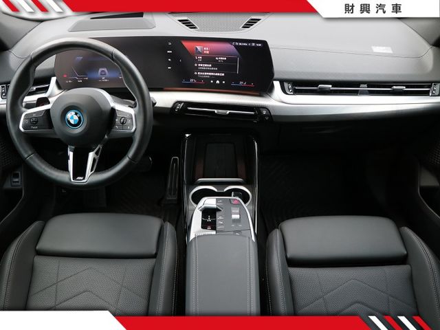 純電跑旅新選擇，老闆娘自用車，里程少，車況絕佳！流線外觀豪華跨界跑旅，手機數位鑰匙2.0，電動座椅全景天窗～!!  第19張相片