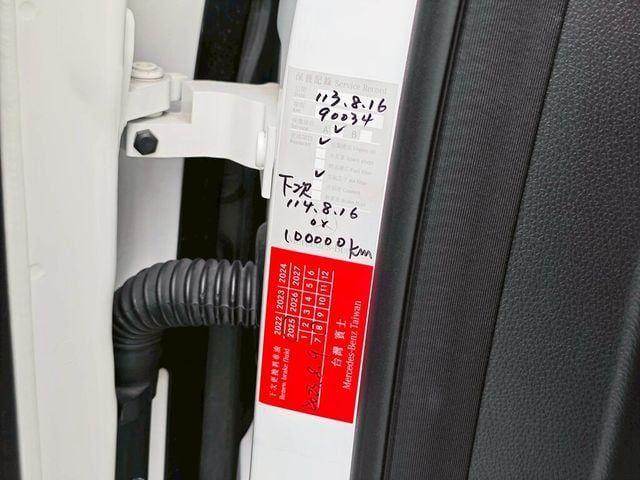 M-BENZ賓士 E220D ESTATE  第8張相片