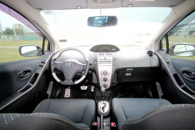 {內外新 跑14萬}11年YARIS1.5灰~豐隆嚴選0頭款低月付專案~  第3張相片