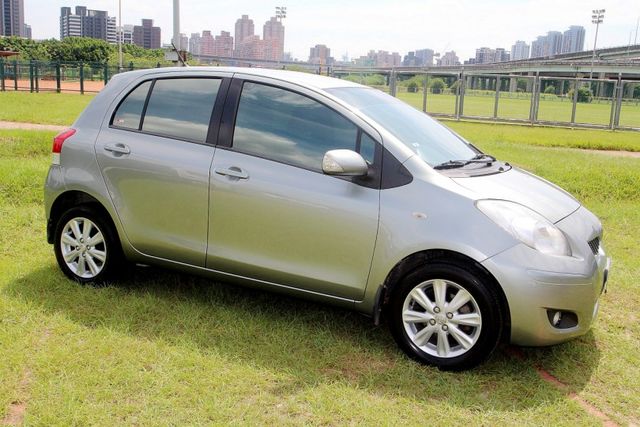 {內外新 跑14萬}11年YARIS1.5灰~豐隆嚴選0頭款低月付專案~  第16張相片