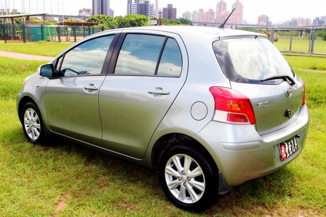 {內外新 跑14萬}11年YARIS1.5灰~豐隆嚴選0頭款低月付專案~  第19張相片