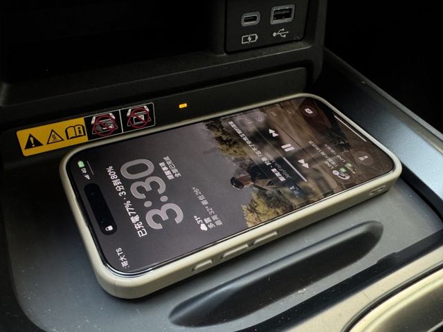 ★油電頂級版~僅跑2萬低里程，認證車原鈑，腳踢尾門.雙通風椅.記憶電動椅.天窗.盲點.LV2.LED，原廠保固中可全貸★  第12張相片
