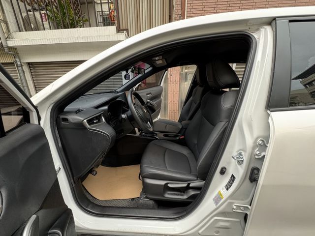 ★僅跑2萬多最美白色系~認證車原鈑件，IKEY.ACC.車道維持.防滑系統.倒車顯影.行車紀錄器，原廠保固中可全貸★  第3張相片