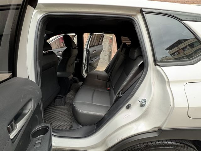 ★僅跑2萬多最美白色系~認證車原鈑件，IKEY.ACC.車道維持.防滑系統.倒車顯影.行車紀錄器，原廠保固中可全貸★  第4張相片