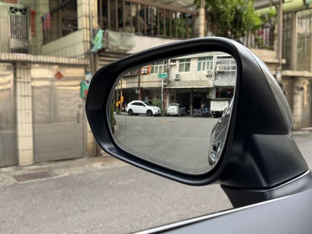 ★高規豪華版+精裝特仕~年底車25年式，環景影像.電尾門.LV2.盲點雙電動椅.LED，原廠保養紀錄，原鈑件原廠保固中★  第18張相片