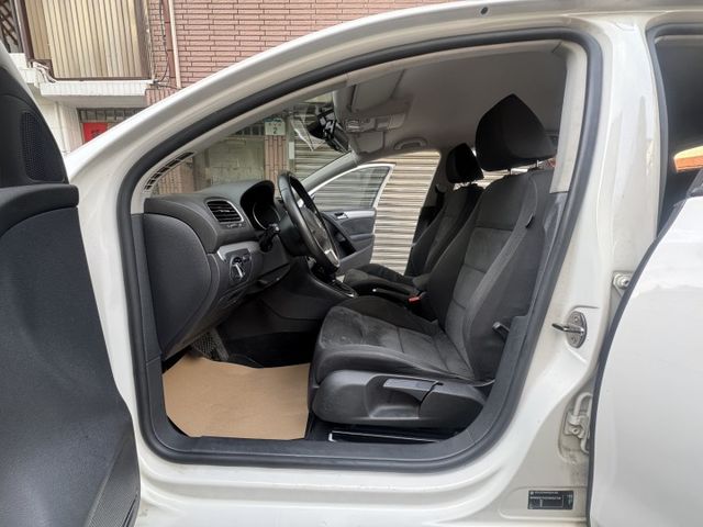 ★1.4渦輪TSI+電子後視鏡/影音全配~認證車，里程保證，導航.倒車顯影.定速.後座出風口，可全額貸款★  第3張相片