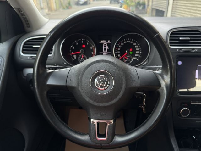 ★1.4渦輪TSI+電子後視鏡/影音全配~認證車，里程保證，導航.倒車顯影.定速.後座出風口，可全額貸款★  第7張相片