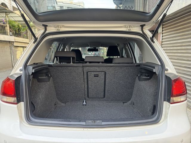 ★1.4渦輪TSI+電子後視鏡/影音全配~認證車，里程保證，導航.倒車顯影.定速.後座出風口，可全額貸款★  第11張相片