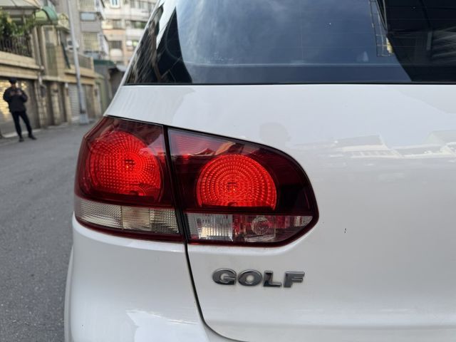 ★1.4渦輪TSI+電子後視鏡/影音全配~認證車，里程保證，導航.倒車顯影.定速.後座出風口，可全額貸款★  第19張相片