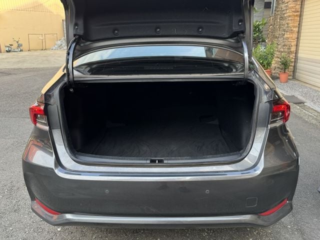 ★豪華版有IKEY~認證車原鈑件，ACC.車道維持.CARPLAY.9氣囊.防滑系統.胎壓偵測.倒車顯影，原廠保養紀錄★  第20張相片