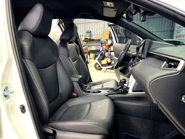 ( 油電 ) 定速/跟車/車道偏移/三畫面倒車顯影/CarPlay/車前雷達/遠燈自動感應/恆溫空調  第12張相片