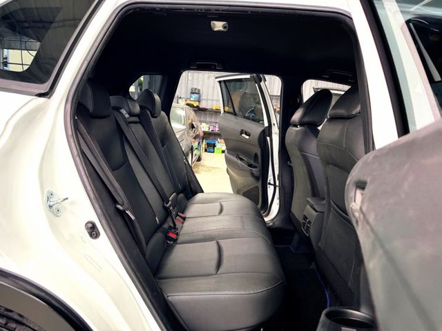 ( 油電 ) 定速/跟車/車道偏移/三畫面倒車顯影/CarPlay/車前雷達/遠燈自動感應/恆溫空調  第13張相片