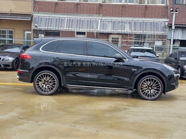 2015年Cayenne 車道維持/全景天窗/環景/電動椅/電尾門/跑排  第3張相片