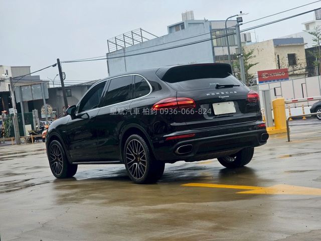 2015年Cayenne 車道維持/全景天窗/環景/電動椅/電尾門/跑排  第5張相片