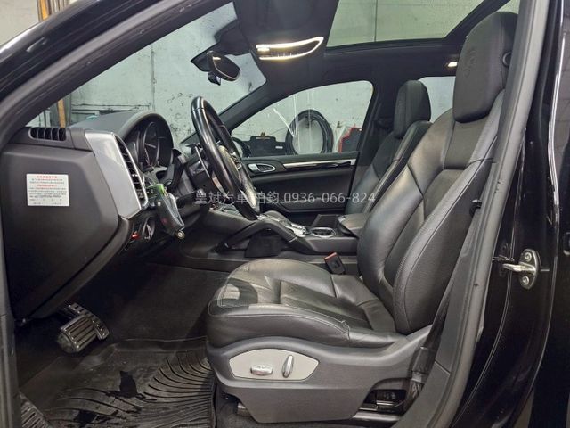 2015年Cayenne 車道維持/全景天窗/環景/電動椅/電尾門/跑排  第7張相片