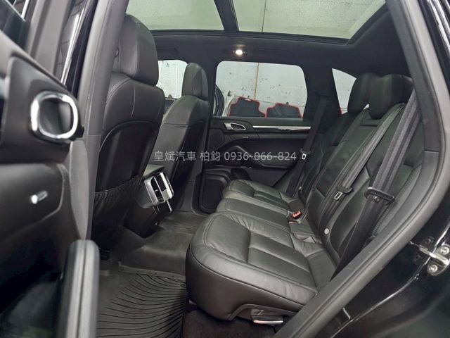 2015年Cayenne 車道維持/全景天窗/環景/電動椅/電尾門/跑排  第8張相片